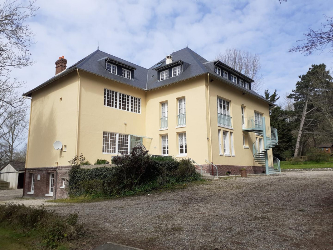Façade extérieure du Castel D'Ailly
