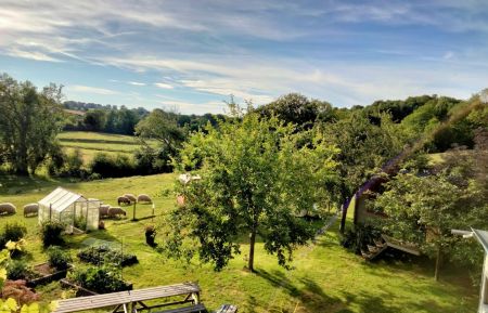G&icirc;te n&deg;G2365 Saint-Maclou-de-Folleville - Seine-Maritime - Vue sur la vall&eacute;e 